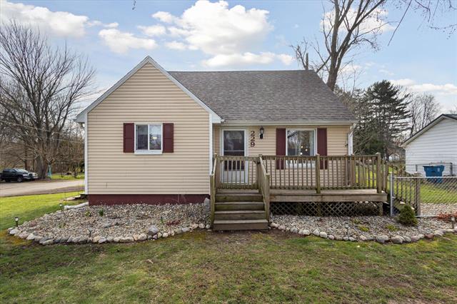 front view picture of 229 Jackson Street, Niles, MI. 49120