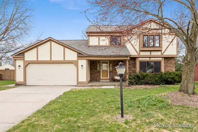 front view picture of 1830 Lockmere Drive Se, Grand Rapids, MI. 49508