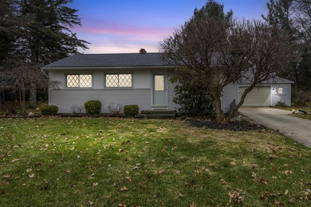 front view picture of 3420 Vineyard Avenue Ne, Grand Rapids, MI. 49525