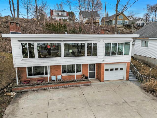 front view picture of 1627 S Lake Street, Whitehall, MI. 49461