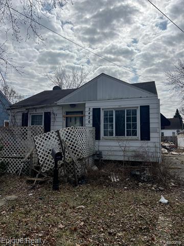 front view picture of 2426 Missouri Avenue, Flint, MI. 48506
