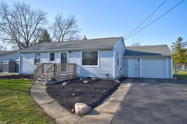 front view picture of 7101 Alger Drive, Davison, MI. 48423