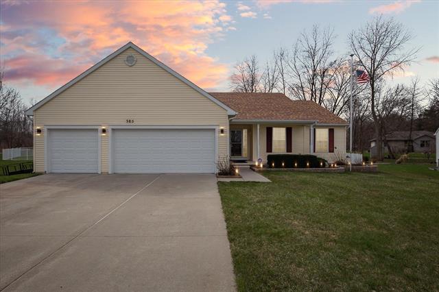 front view picture of 385 Saddlevalley Court, Linden, MI. 48451