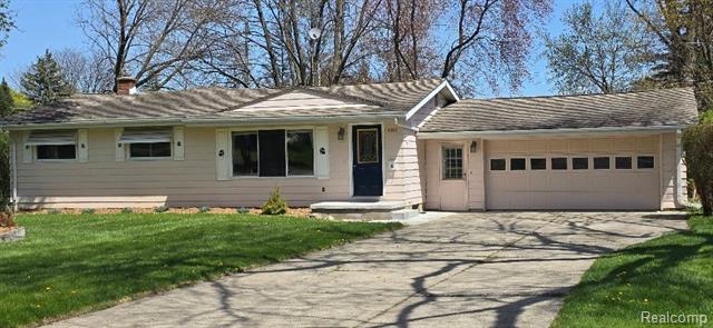 front view picture of 1380 Autumn Drive, Flint, MI. 48532