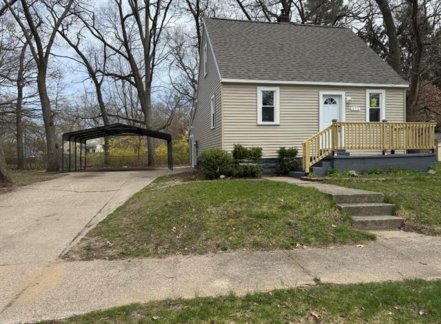 front view picture of 372 Creston Street, Muskegon, MI. 49442