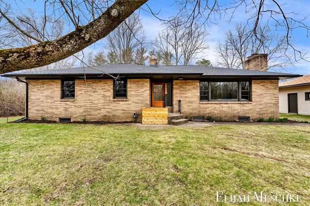 front view picture of 4067 Luxford Avenue Nw, Comstock Park, MI. 49321