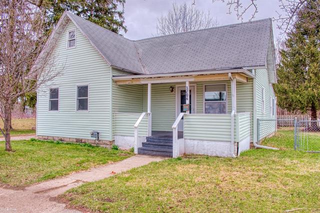 front view picture of 1206 W Stewart Street, Owosso, MI. 48867