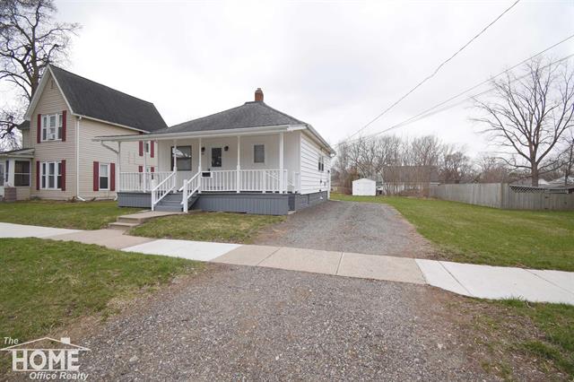 front view picture of 720 Frazer Avenue, Owosso, MI. 48867