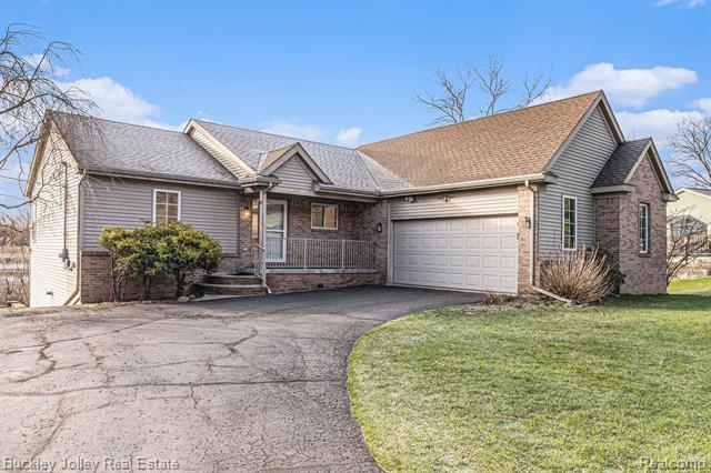 front view picture of 1160 Spencer Road, Brighton, MI. 48116