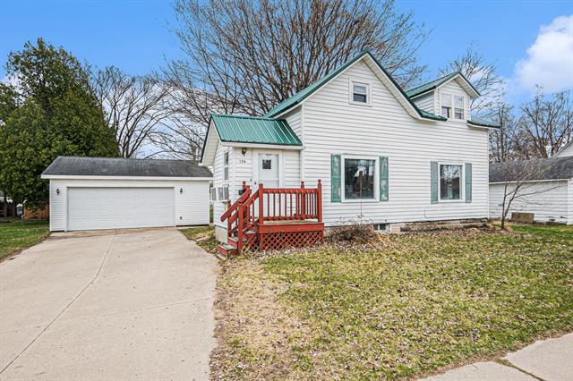 front view picture of 124 W Pine Street, Fremont, MI. 49412