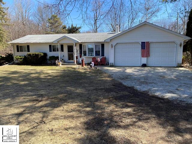 front view picture of 1614 Indian Road, Lapeer, MI. 48446