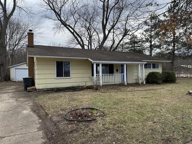 front view picture of 802 Caroll Street, Buchanan, MI. 49107