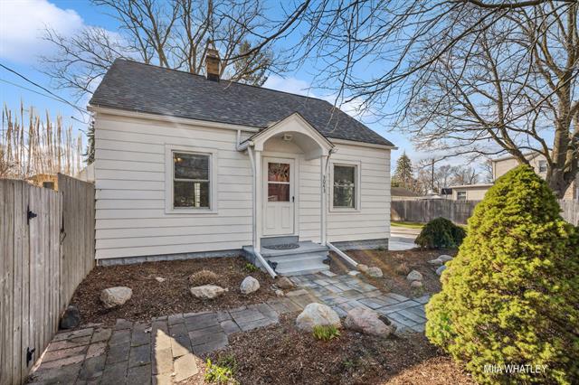 front view picture of 3043 Byron Center Avenue Sw, Wyoming, MI. 49519