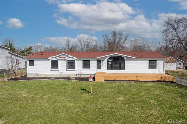 front view picture of 2375 Gibson Road, Grand Blanc, MI. 48439