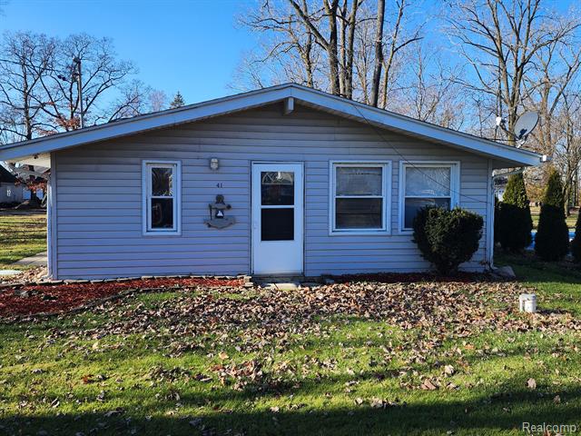 front view picture of 41 Fords Drive, Brooklyn, MI. 49230