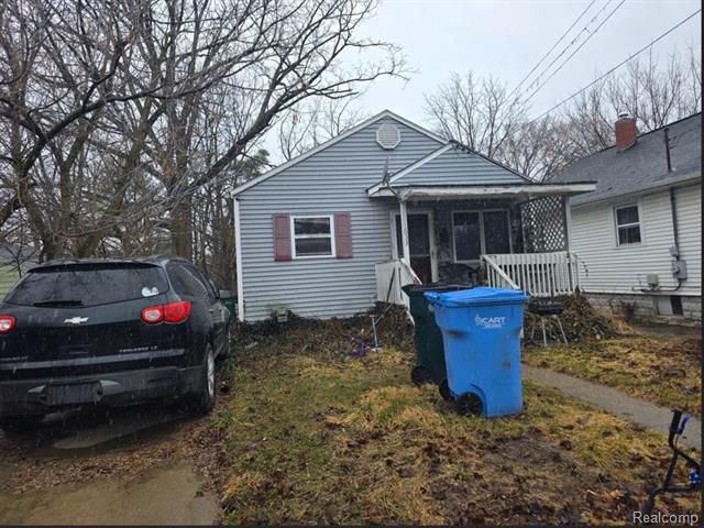 front view picture of 1633 Illinois Avenue, Lansing, MI. 48906