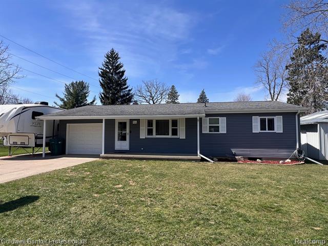front view picture of 631 Madison Street N, Perry, MI. 48872