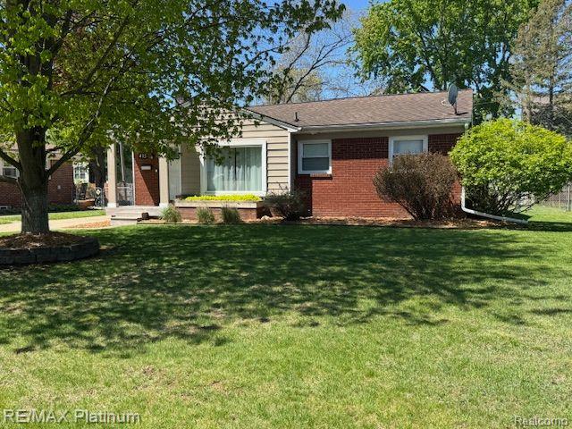 front view picture of 415 Crystal St, Milford, MI. 48381