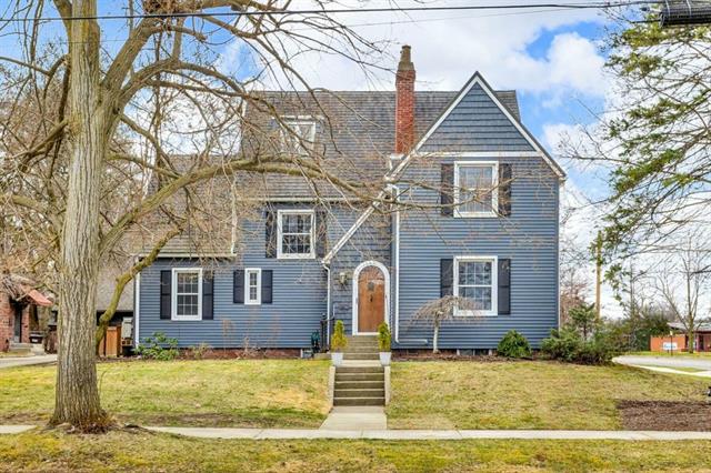 front view picture of 1515 W Franklin Street, Jackson, MI. 49203