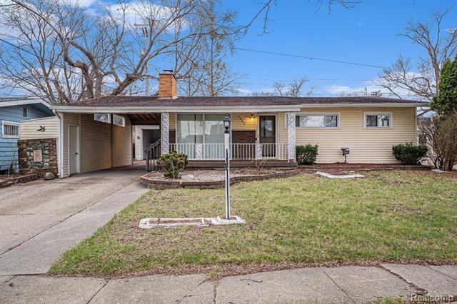 front view picture of 3462 Evergreen Parkway, Flint, MI. 48503