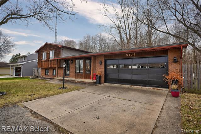 front view picture of 5176 Birchcrest Drive, Swartz Creek, MI. 48473