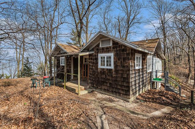 front view picture of 12850 Marshall Lane, Sawyer, MI. 49125