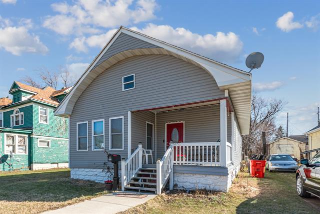 front view picture of 832 E Main Street, Benton Harbor, MI. 49022