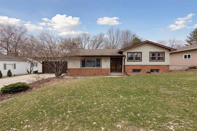 front view picture of 209 Westview Drive, Alma, MI. 48801