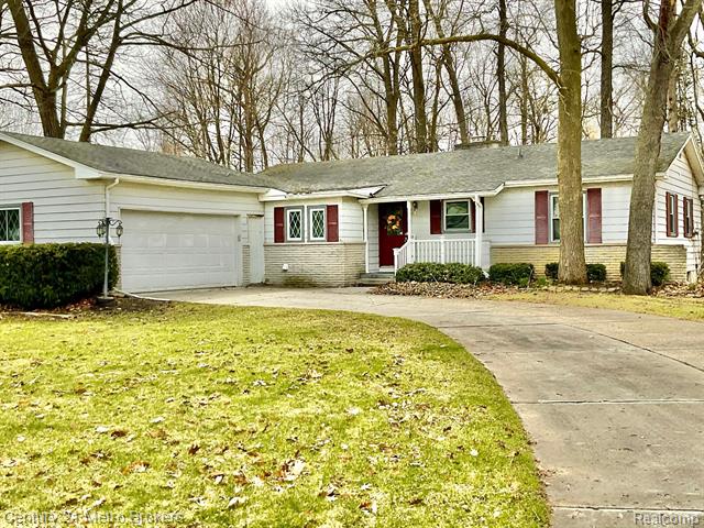 front view picture of 4192 Knollwood Drive, Grand Blanc, MI. 48439