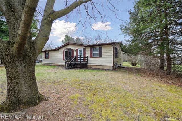 front view picture of 7822 Bishop Road, Brighton, MI. 48116