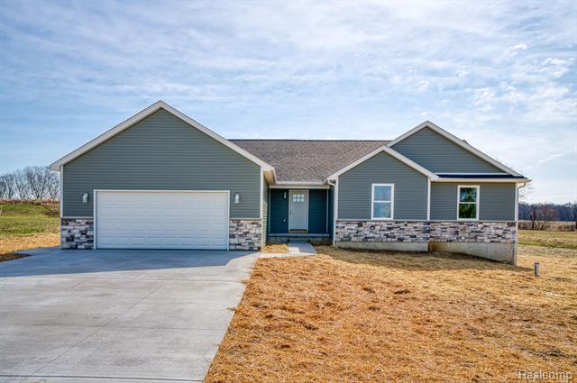 front view picture of 2105 Adelines Way, Fowlerville, MI. 48836