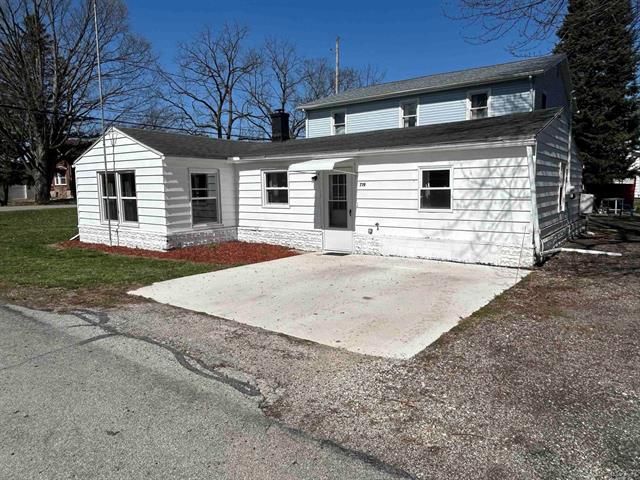 front view picture of 719 S Lane Street, Blissfield, MI. 49228