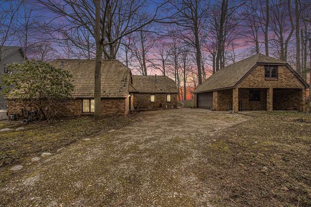 front view picture of 2580 Lakeshore Drive, Fennville, MI. 49408