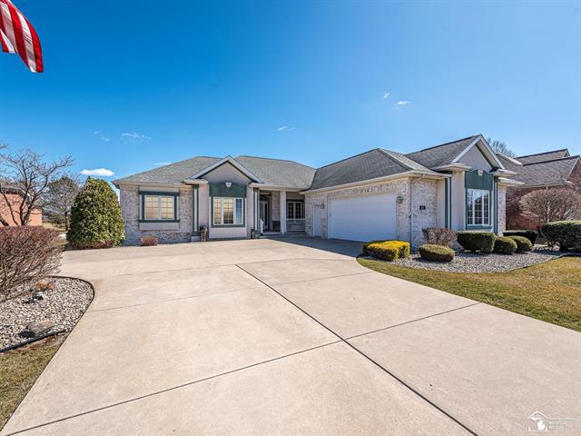 front view picture of 811 Saint James Park Avenue, Monroe, MI. 48161