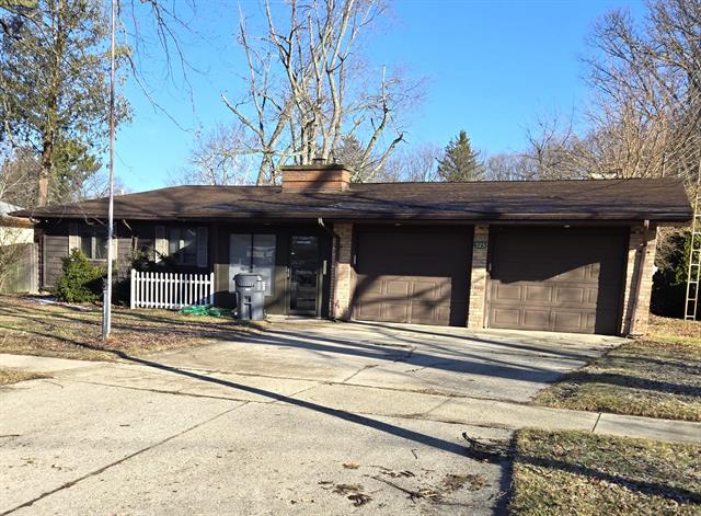 front view picture of 325 Winwood Avenue, Saint Joseph, MI. 49085