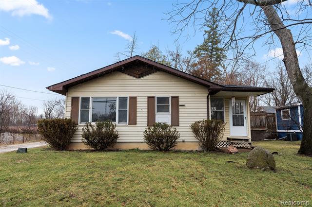front view picture of 580 W Middle Street, Chelsea, MI. 48118