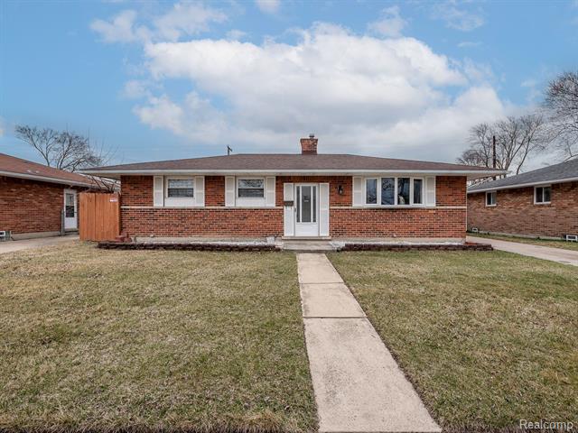 front view picture of 162 Ross Drive, Monroe, MI. 48162