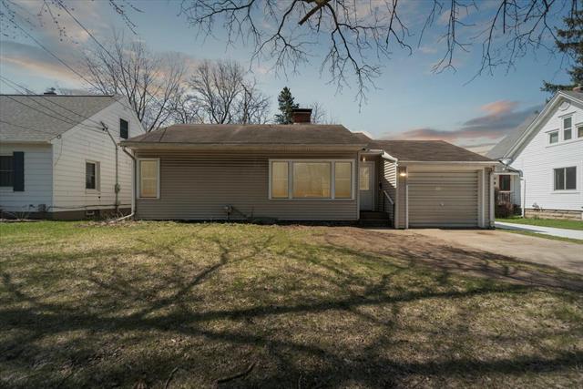 front view picture of 708 S Cochran Avenue, Charlotte, MI. 48813