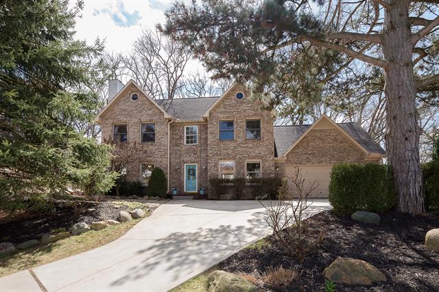 front view picture of 10957 Charring Cross Circle, Whitmore Lake, MI. 48189