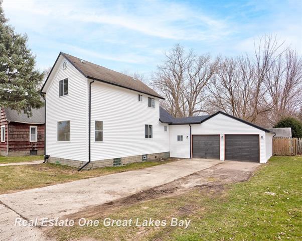 front view picture of 203 W Jenny Street, Bay City, MI. 48706