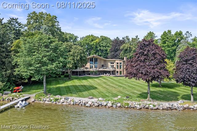 front view picture of 3333 West Shore Dr, West Bloomfield, MI. 48324