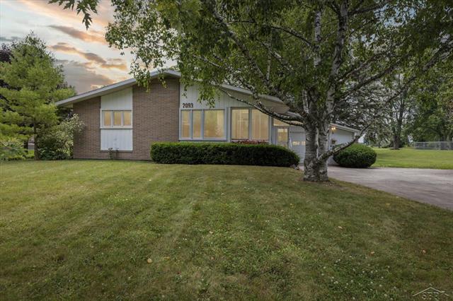 front view picture of 2093 W German Road, Bay City, MI. 48708