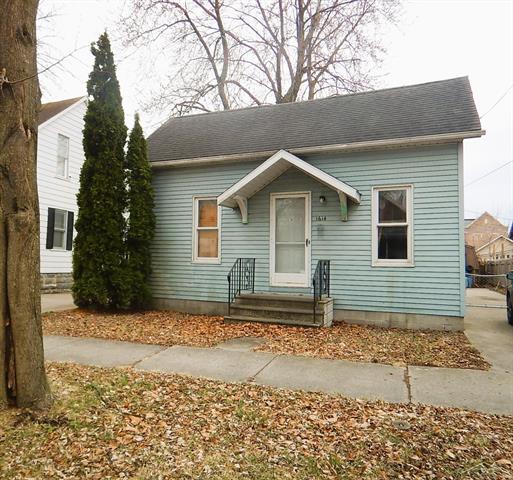 front view picture of 1614 11Th Street, Bay City, MI. 48708