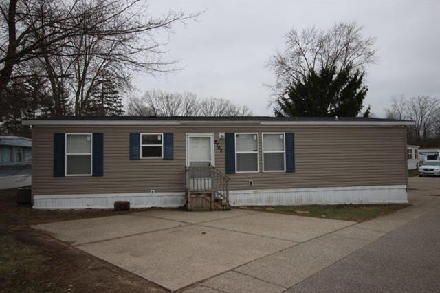 front view picture of 2762 Regina Street Sw, Wyoming, MI. 49519