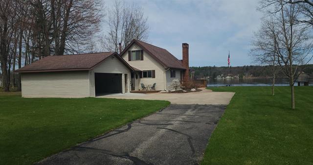 front view picture of 6003 Lake Shore Drive, Newaygo, MI. 49337