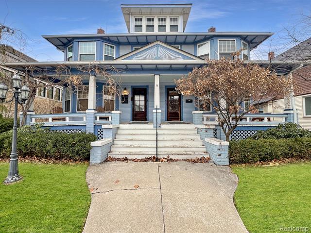 front view picture of 1029 Lakepointe Street, Grosse Pointe, MI. 48230