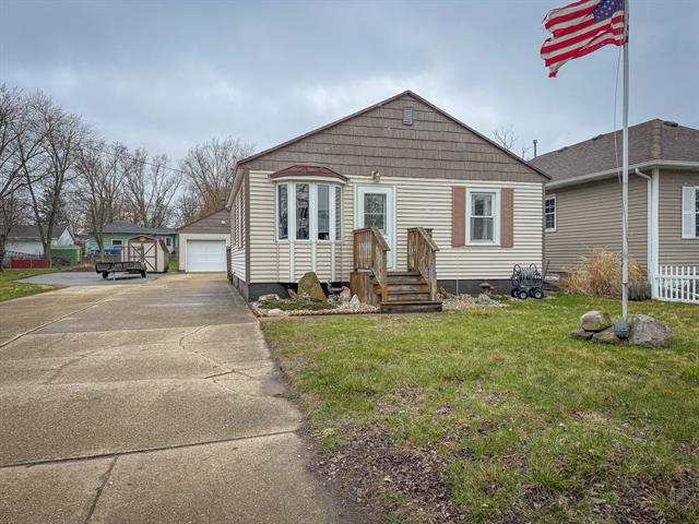 front view picture of 2069 Crowley Street, Muskegon, MI. 49441