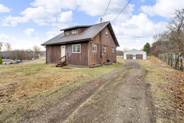 front view picture of 909 Munith Road, Jackson, MI. 49201