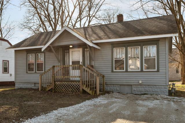front view picture of 1318 Monroe Street, Benton Harbor, MI. 49022