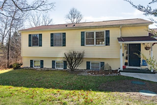 front view picture of 3772 E Coon Lake Road, Howell, MI. 48843